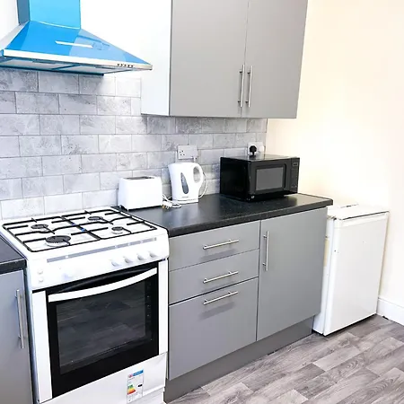 Lovely 2-bed In Apartamento *